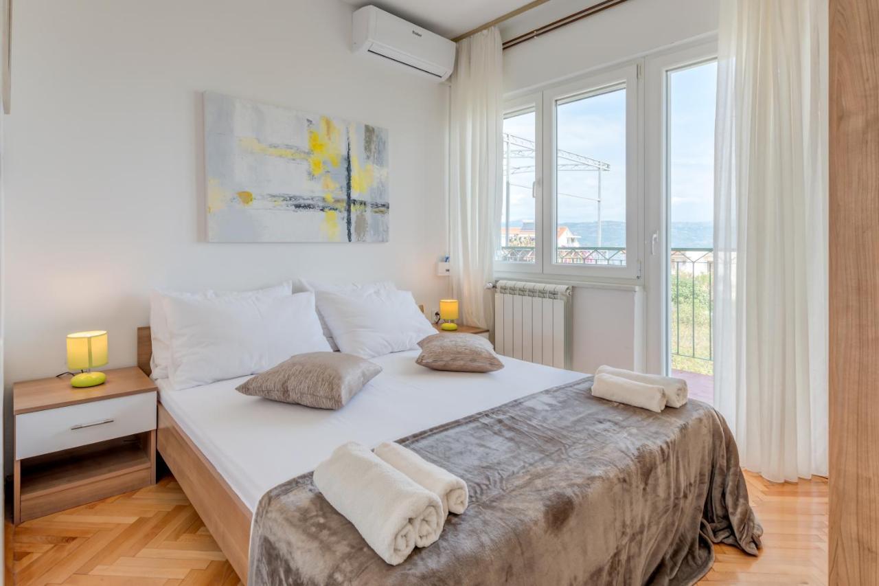Apartments By The Sea Slatine, Ciovo - 11047 Esterno foto